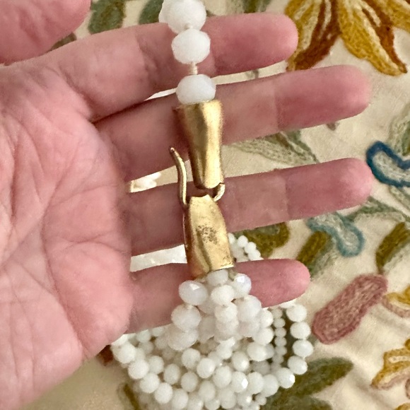 India Hicks Quiet Luxury Elegant White Beaded Statement Necklace - Picture 6 of 7